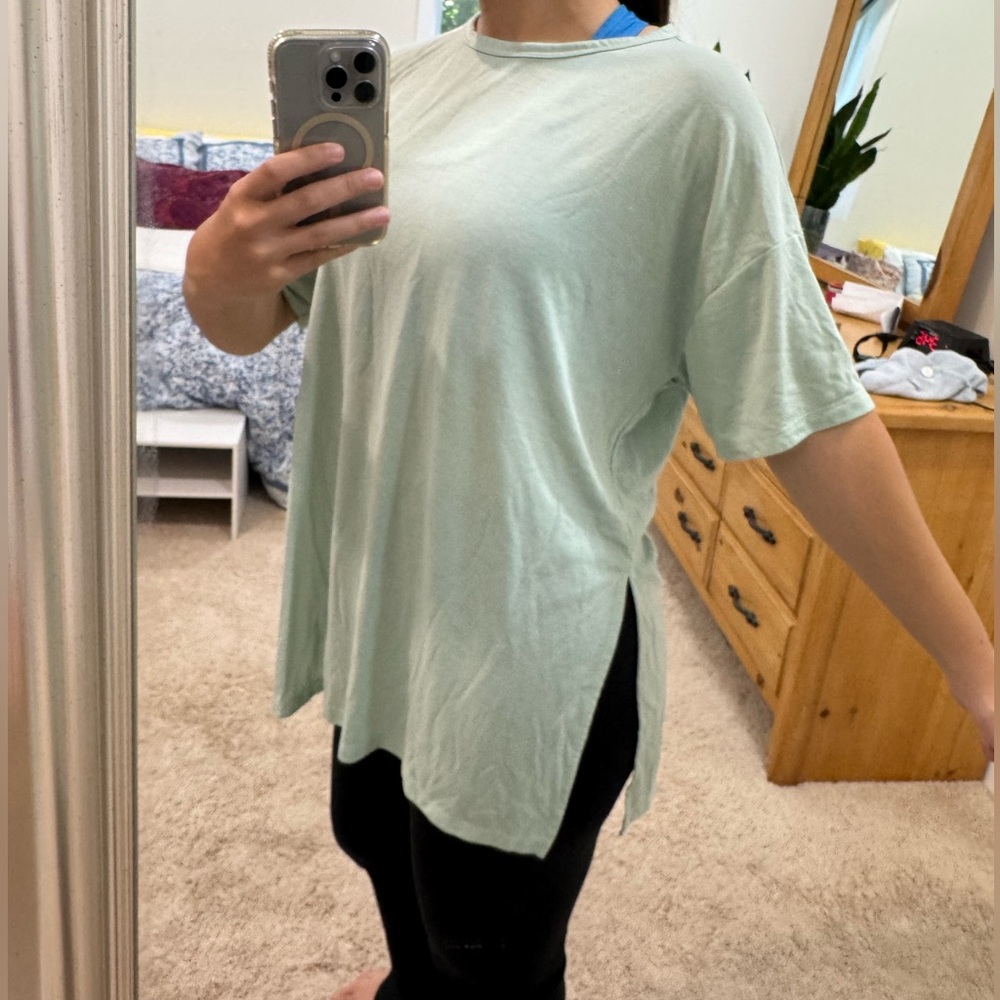 Old Navy Active Light Green oversized Short Sleeve Tee with side slits